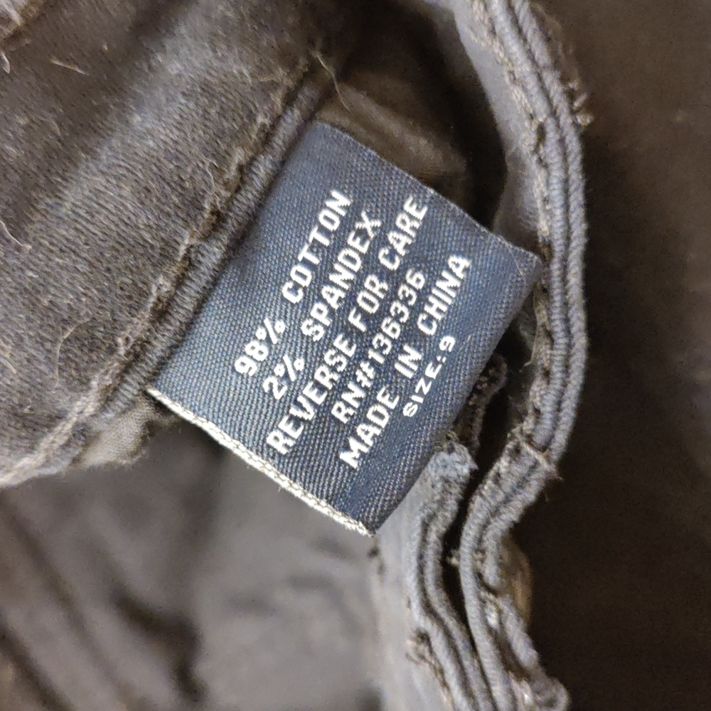 Reign Black Capris - Picture 5 of 9
